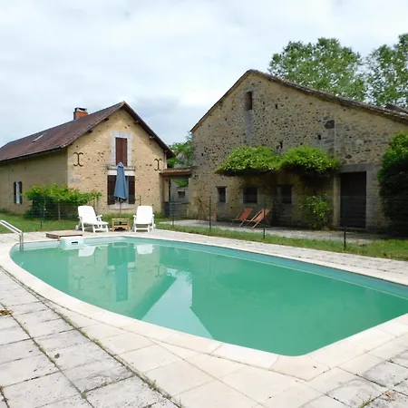 Les Salveyries En Dordogne Avec Piscine Et Grands Espaces