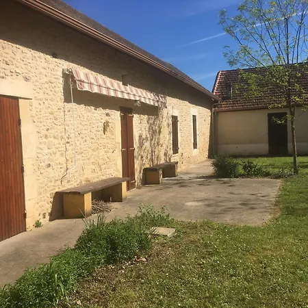Les Salveyries En Dordogne Avec Piscine Et Grands Espaces