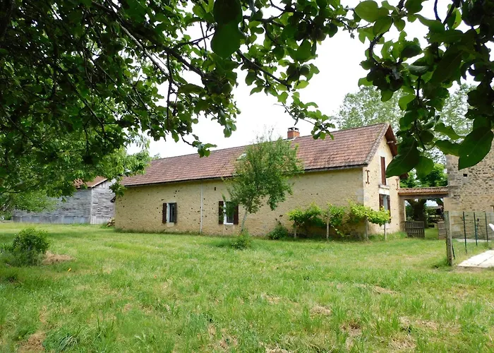 Les Salveyries En Dordogne Avec Piscine Et Grands Espaces Tatil Evi
