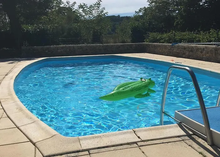 Les Salveyries En Dordogne Avec Piscine Et Grands Espaces