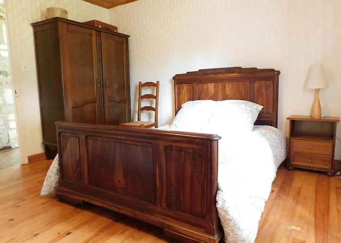 Les Salveyries En Dordogne Avec Piscine Et Grands Espaces