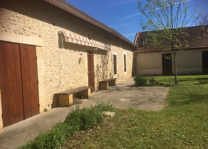 Les Salveyries En Dordogne Avec Piscine Et Grands Espaces